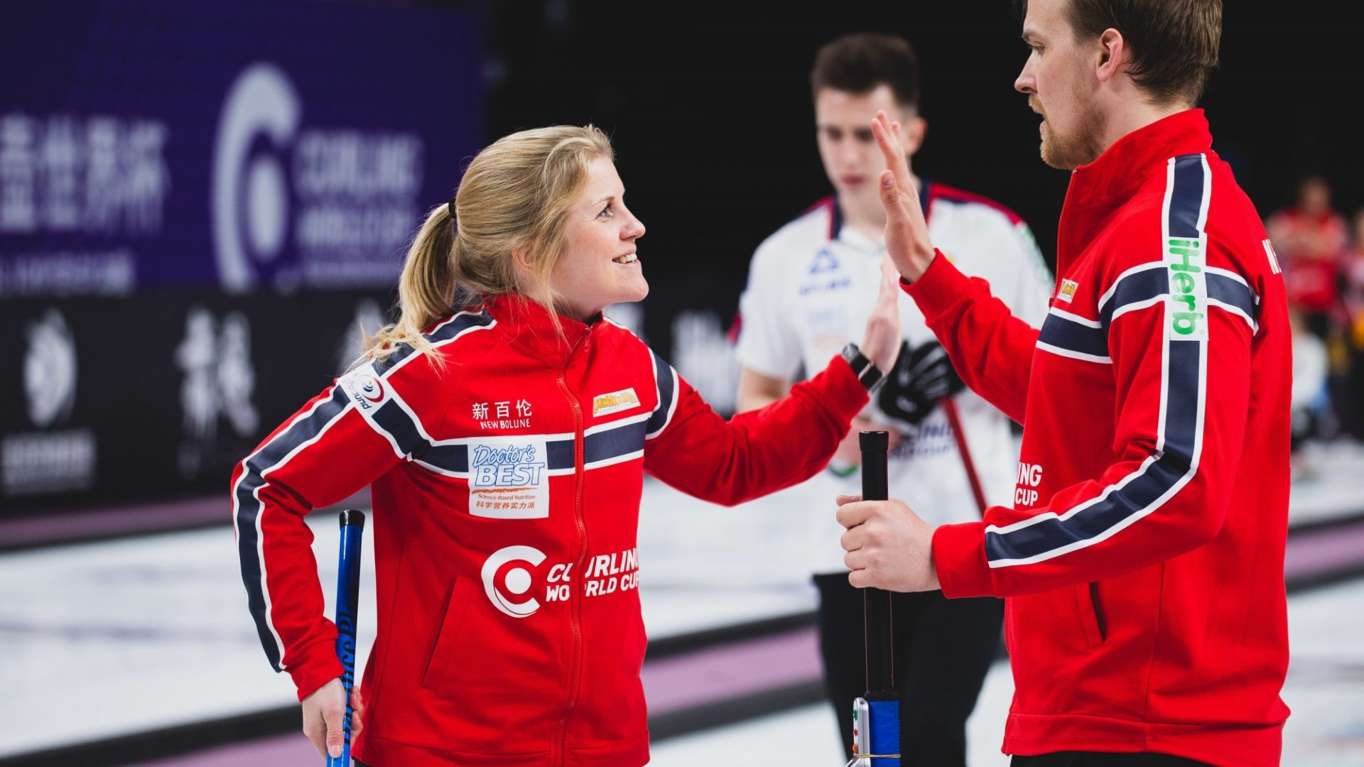 Norway’s Magnus Nedregotten and Kristen Skaslien built on their fine victory on day on by producing a controlled display to beat Russia’s Maria Komarova and Daniil Goriachev  ©World Curling Federation