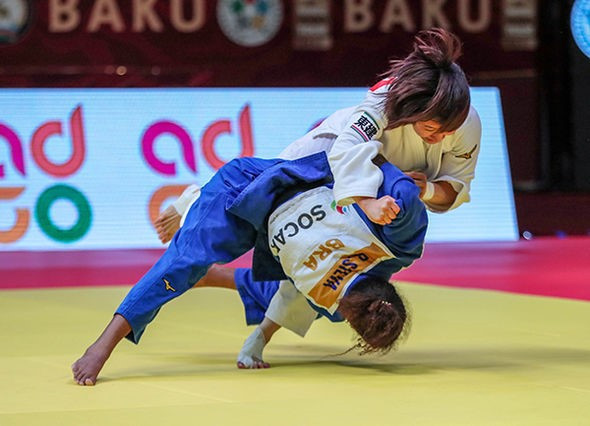 Reigning Olympic champion Rafaela Silva of Brazil beat current world champion Tsukasa Yoshida of Japan for the first time to secure the women’s-57kg title on the opening day of the IJF Grand Slam in Baku ©IJF