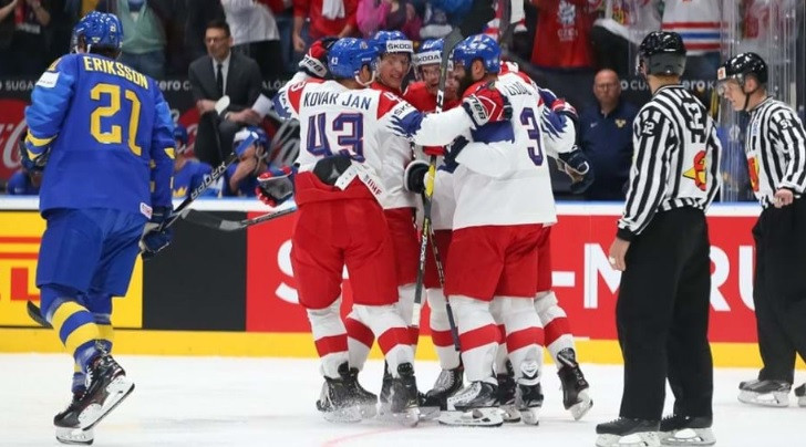 Czech Republic fight back to beat defending champions Sweden at IIHF World Championship