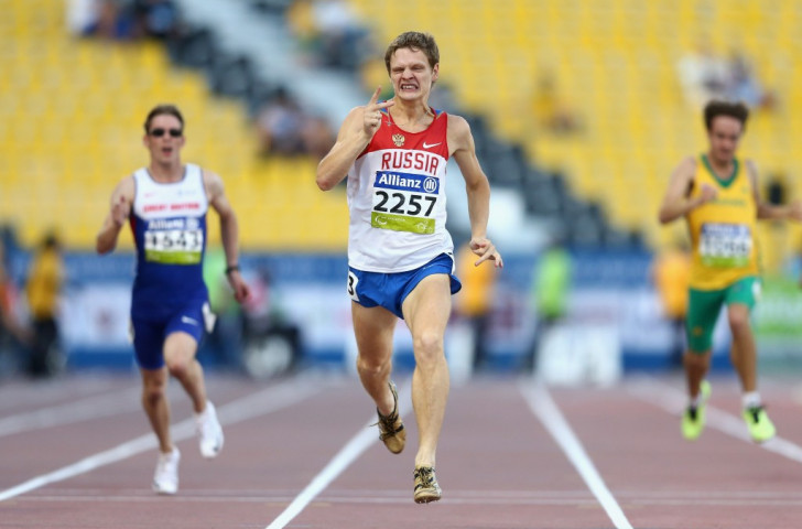 Russia’s Evgenii Shvetcov broke his own world record as he stormed to gold in the men’s 200m T36
