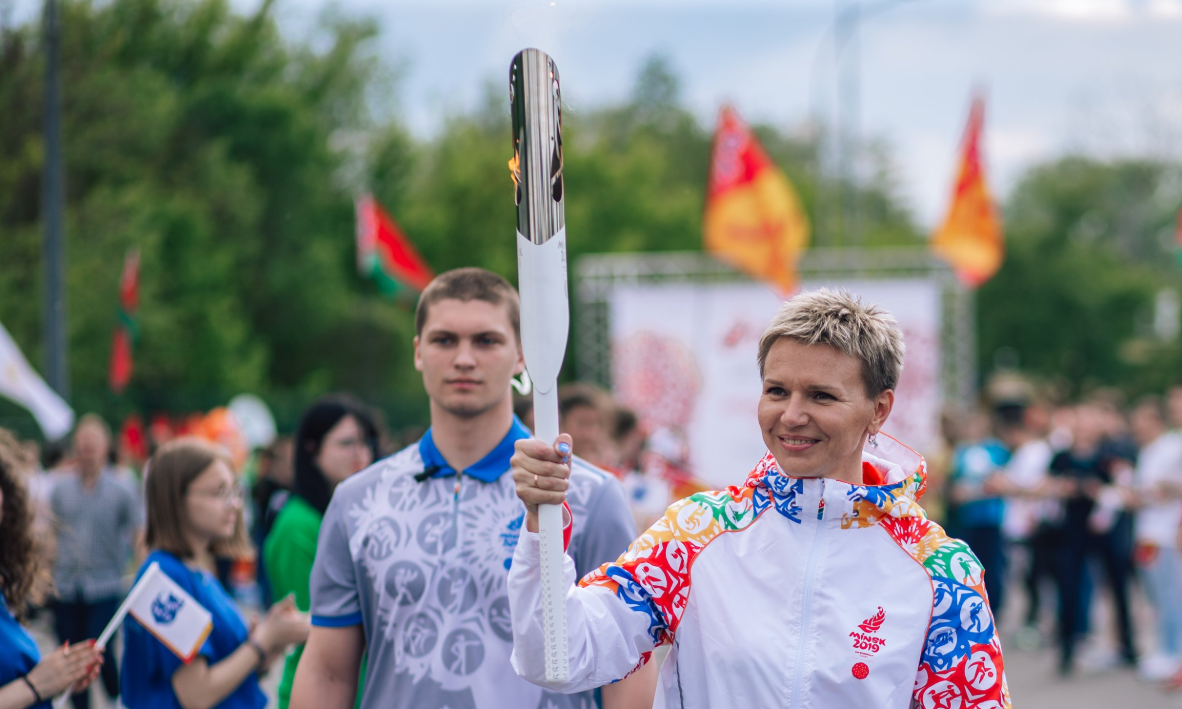 Yulia Nesterenko carries the Flame for the second time ©Minsk 2019