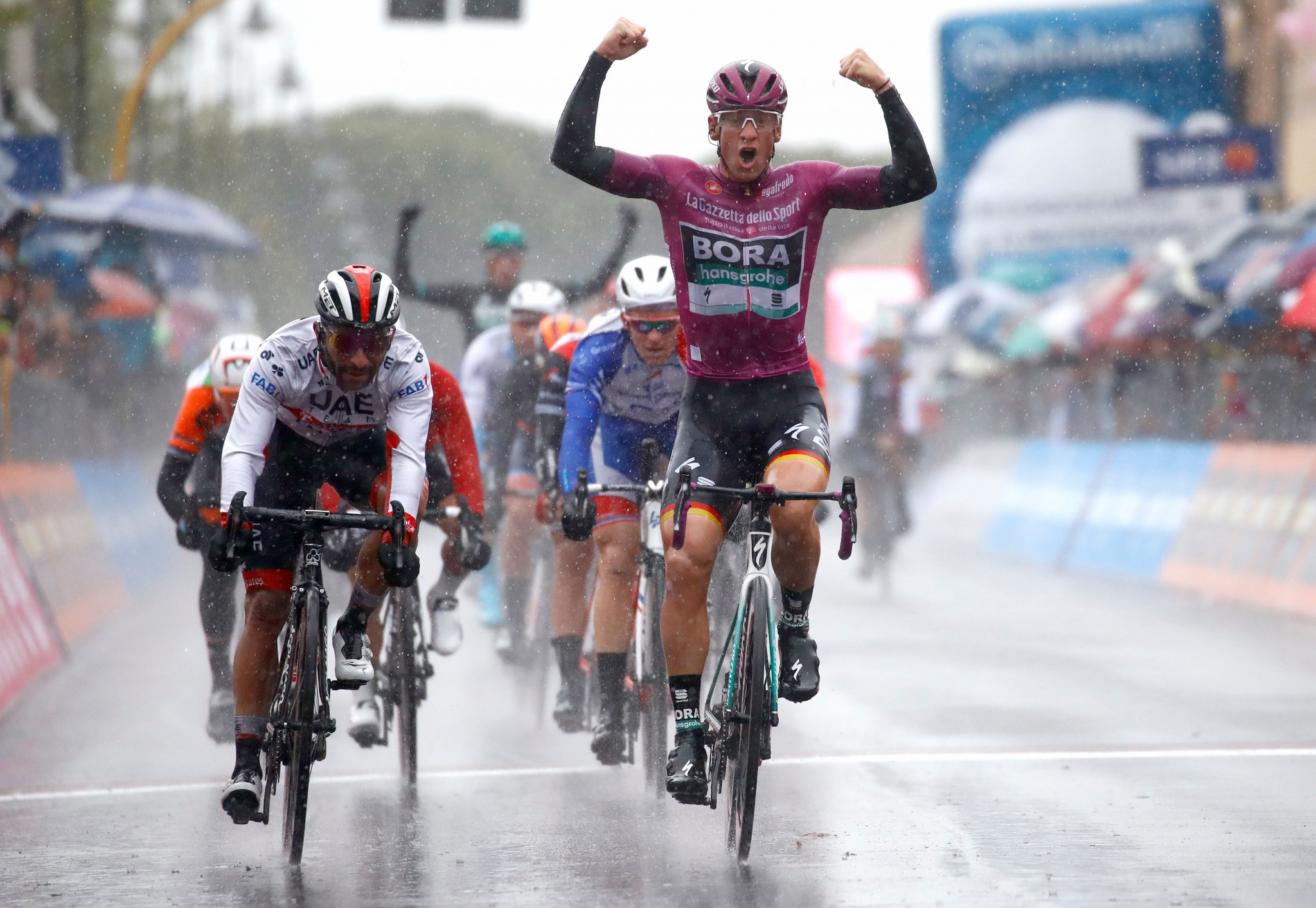 Ackermann claims second stage win as Roglič maintains grip on Giro d’Italia