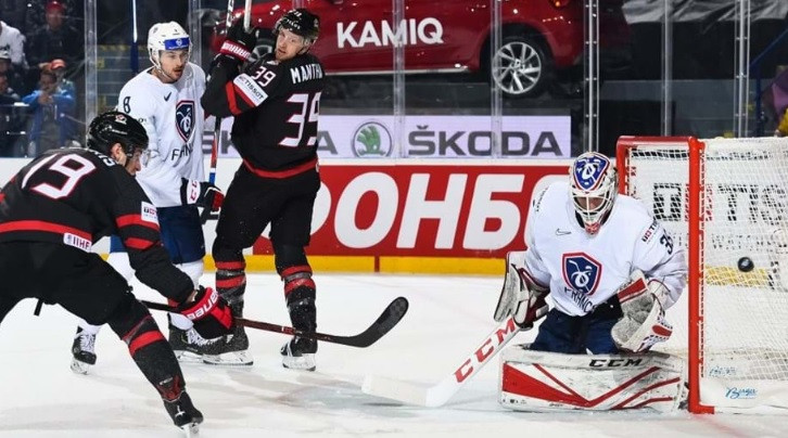 Canada won their third straight game with a 5-2 success against France in Group A ©IIHF