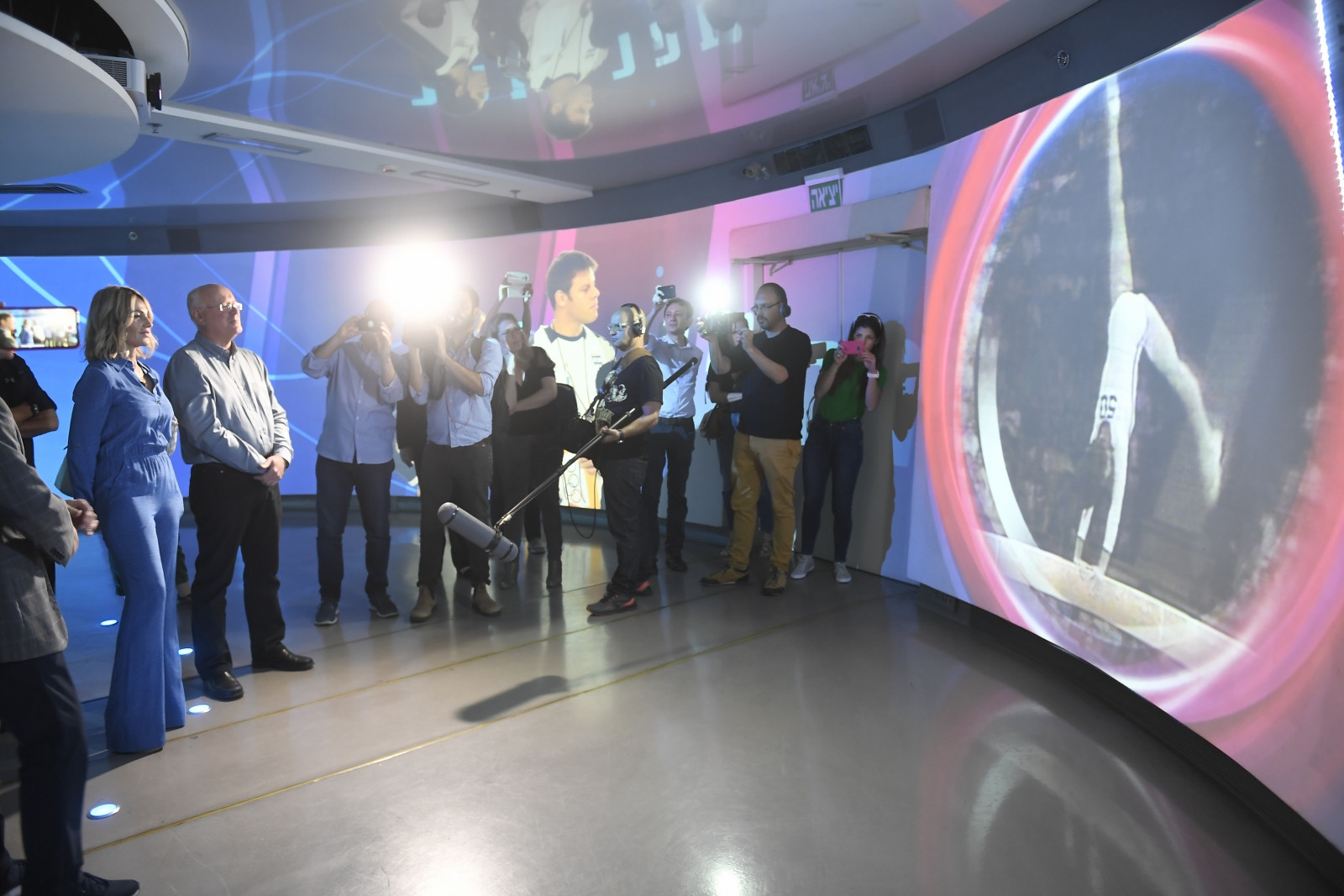 Nadia Comăneci had a tour of the OCI's Olympic Museum during the visit ©OCI