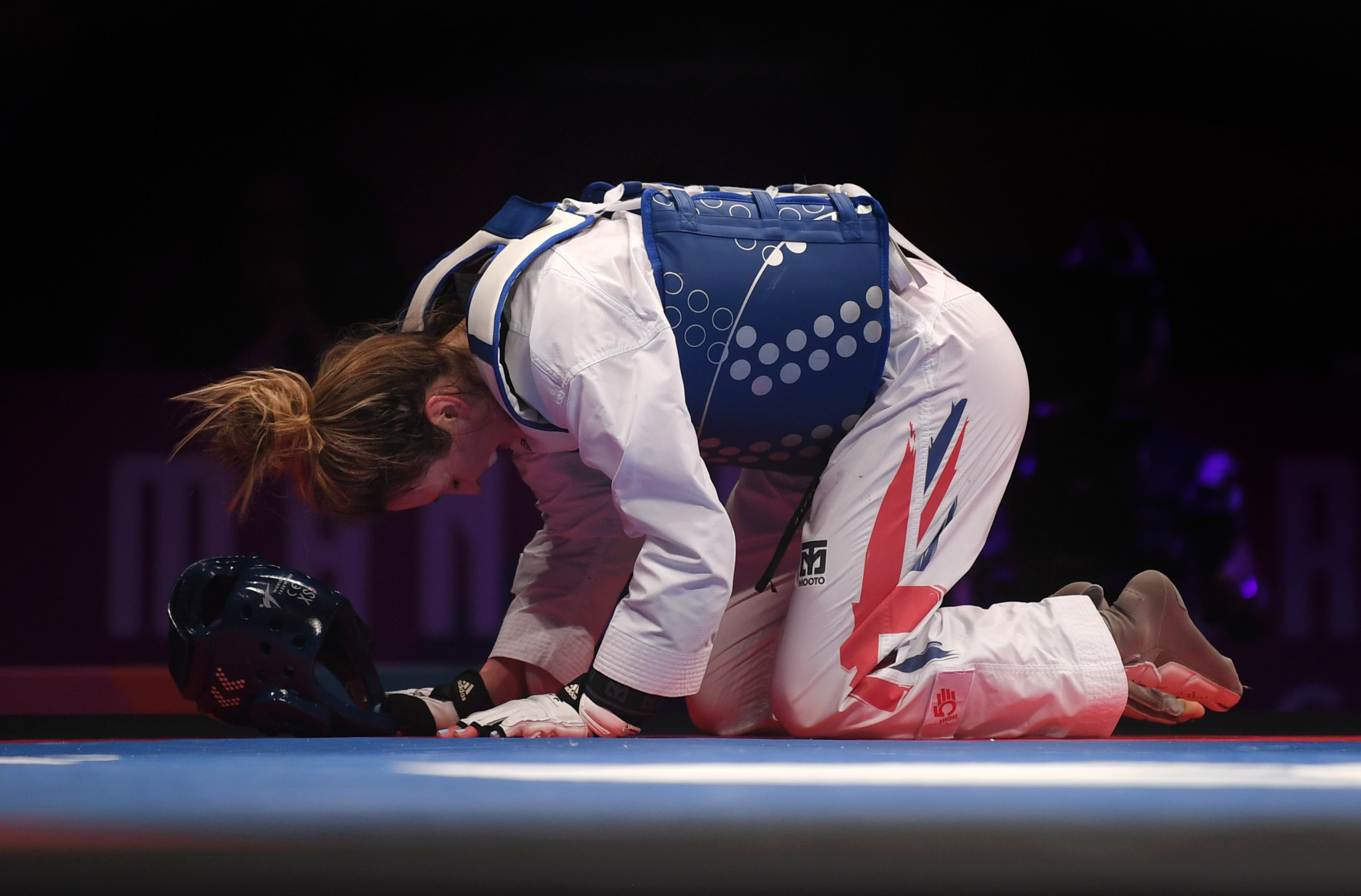 Jones collapsed to the floor in delight as she added a world title to her two Olympic golds ©Getty Images