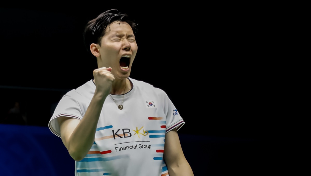 Seo Seung Jae celebrates the crucial winning point that earned defending Sudirman Cup champions South Korea a mixed doubles win and an overall 3-2 victory in their final group match against Chinese Taipei ©BWF