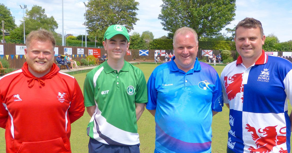 England's Jamie Walker, right, and Scotland's Darren Burnett, third from left, will meet in tomorrow's men’s singles final after coming through their last four-encounters at the World Bowls Atlantic Championships in Cardiff ©World Bowls