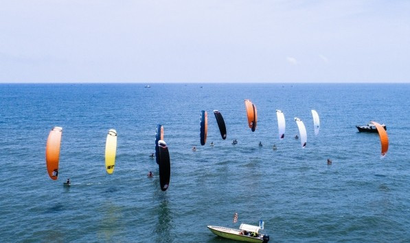 Action continued today at the Formula Kite Asian Championships in Beihai ©IKA