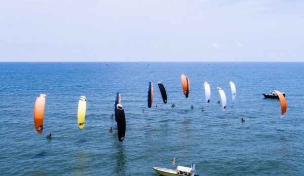 Problems with a lack of wind meant the mixed team racing format was called off in Beihai ©Formula Kite