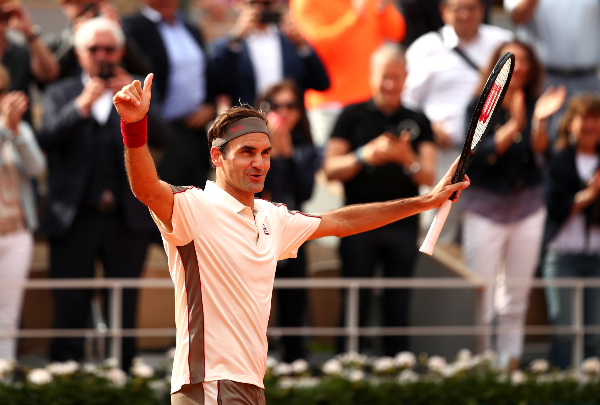 Federer and Nadal cruise into French Open third round without dropping sets