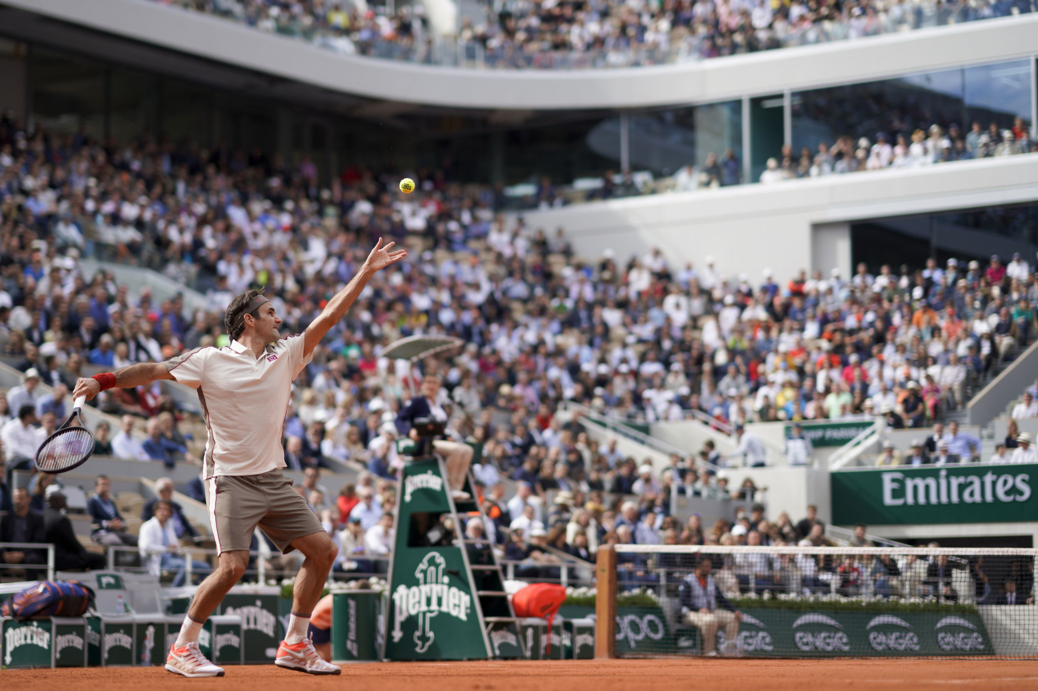 Roger Federer sailed into the third round on a serene Wednesday for the big names at Roland Garros ©Getty Images