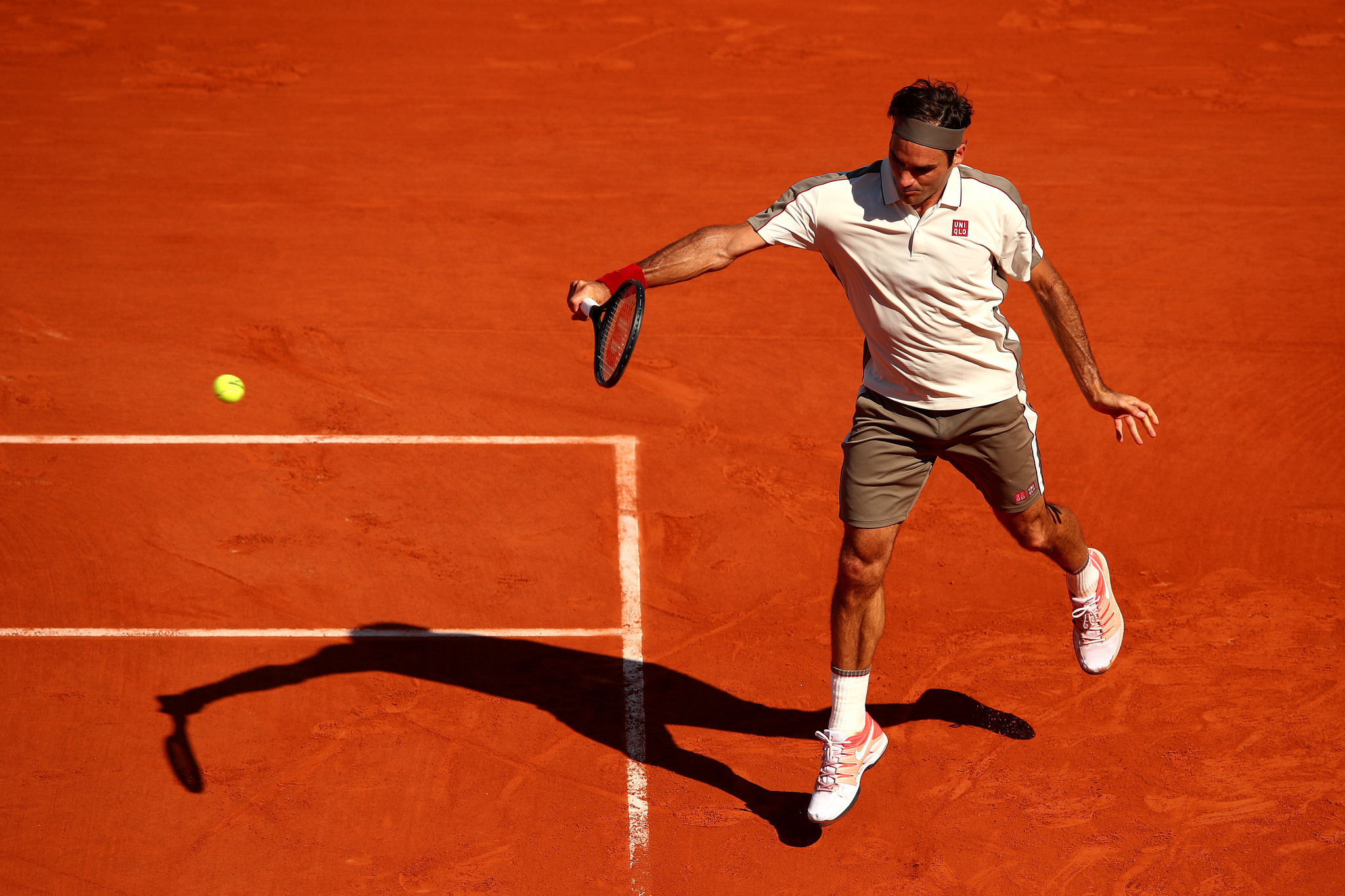 Roger Federer swept aside Casper Ruud at Roland Garros today ©Getty Images