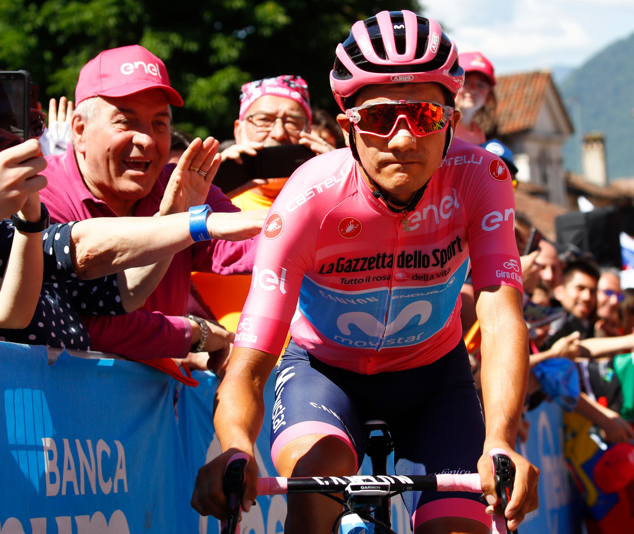 Richard Carapaz kept hold of the leader's pink jersey heading into the deciding time trial ©Getty Images
