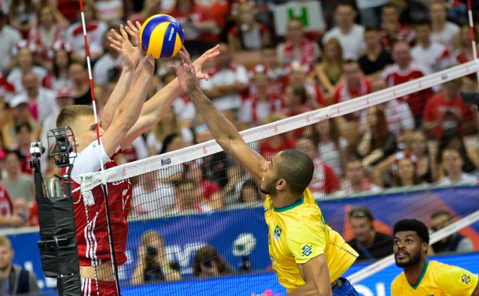 Olympic champions Brazil overcame world champions and hosts Poland in four sets ©FIVB
