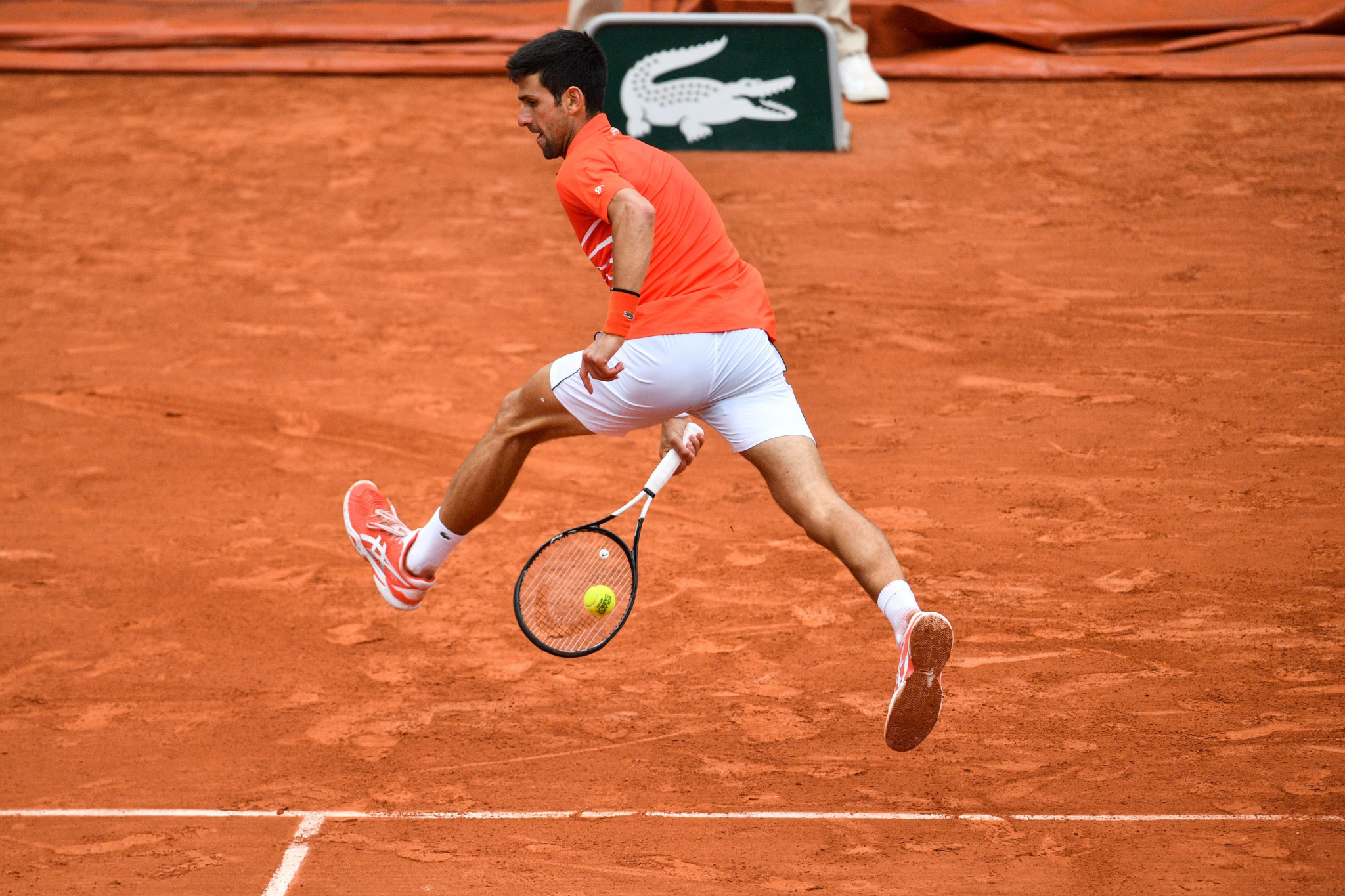 Novak Djokovic turned on the style as he beat Jan-Lennard Struff in the French Open fourth round ©Getty Images