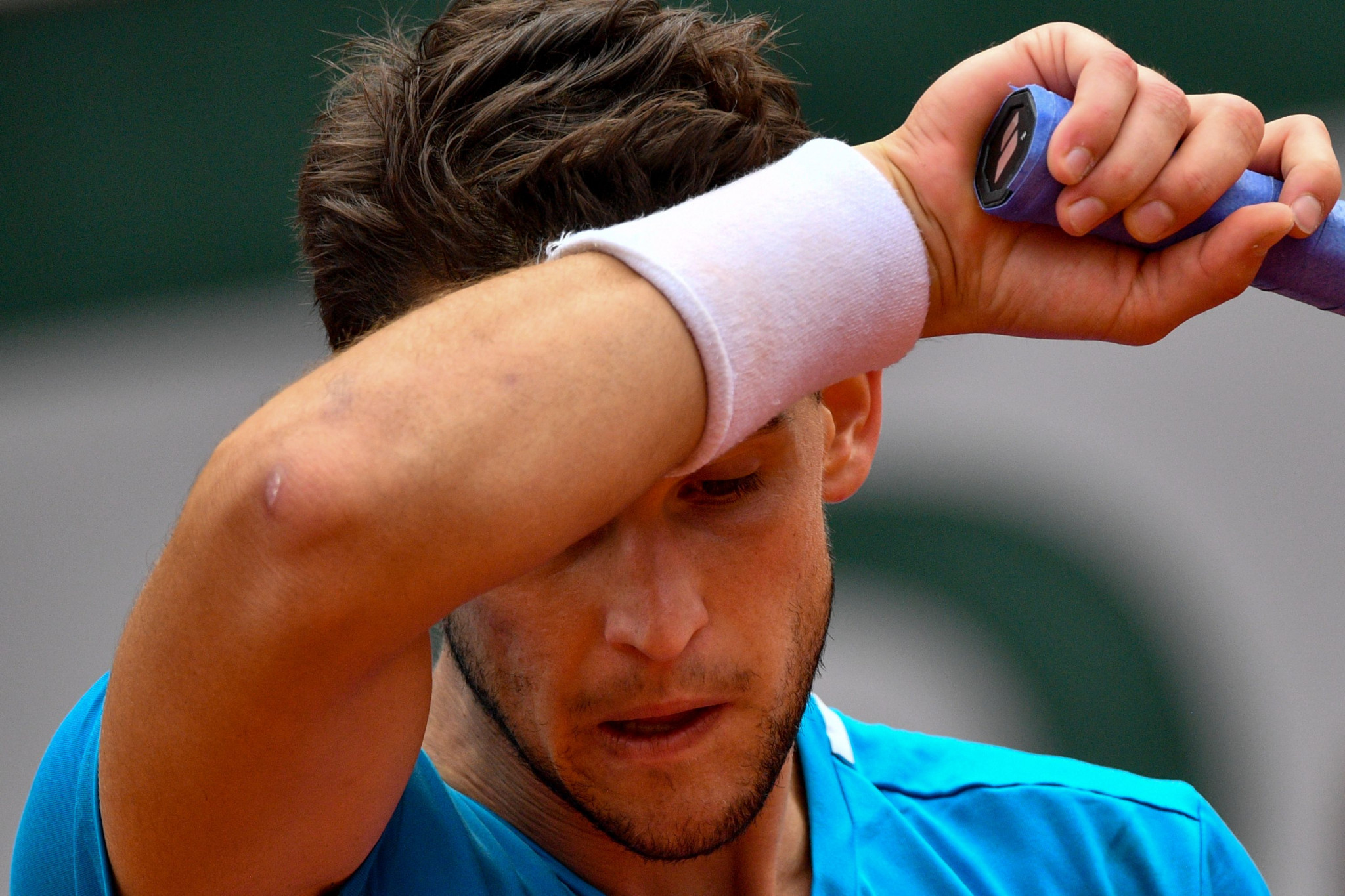 Thiem wipes his face during a gruelling match ©Getty Images