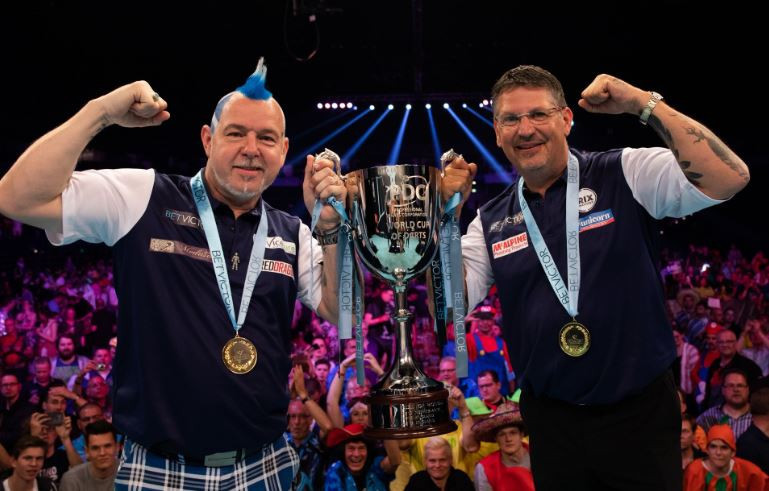 Anderson and Wright see off Irish to clinch maiden PDC World Cup of Darts title for Scotland