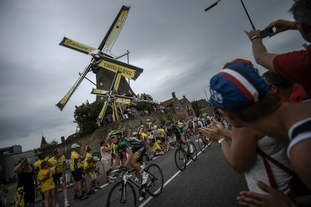 The Dutch Cycling Federation is seeking to recover a sum of €140,000 reportedly owed by Tour de France organisers for hosting the start of the 2015 race ©Getty Images