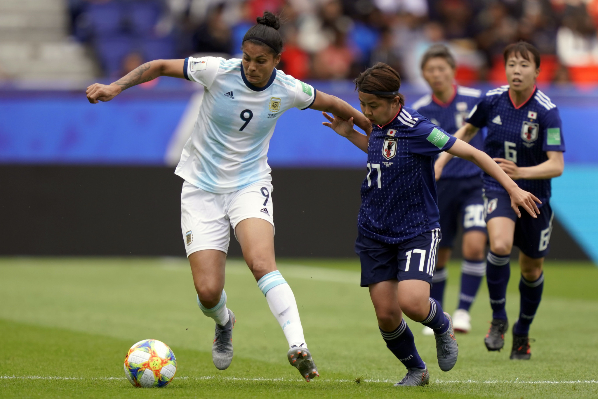 Argentina forward Sole Jaimes brushes off Japanese midfielder Narumi Miura ©Getty Images