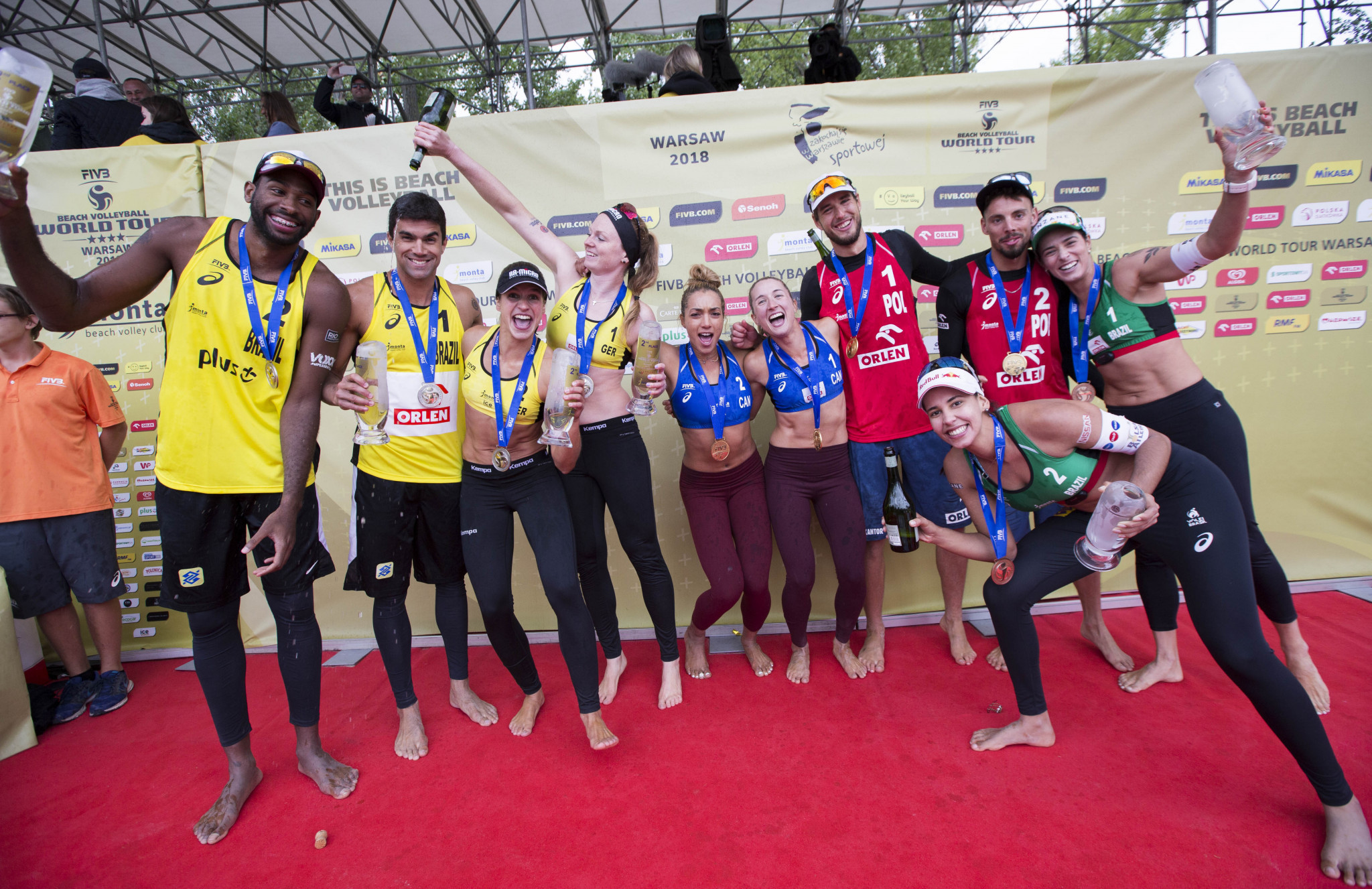 Poland's Piotr Kantor and Bartosz Łosiak and Canada's Heather Bansley and Brandie Wilkerson triumphed at last year's edition of the event in Warsaw ©FIVB