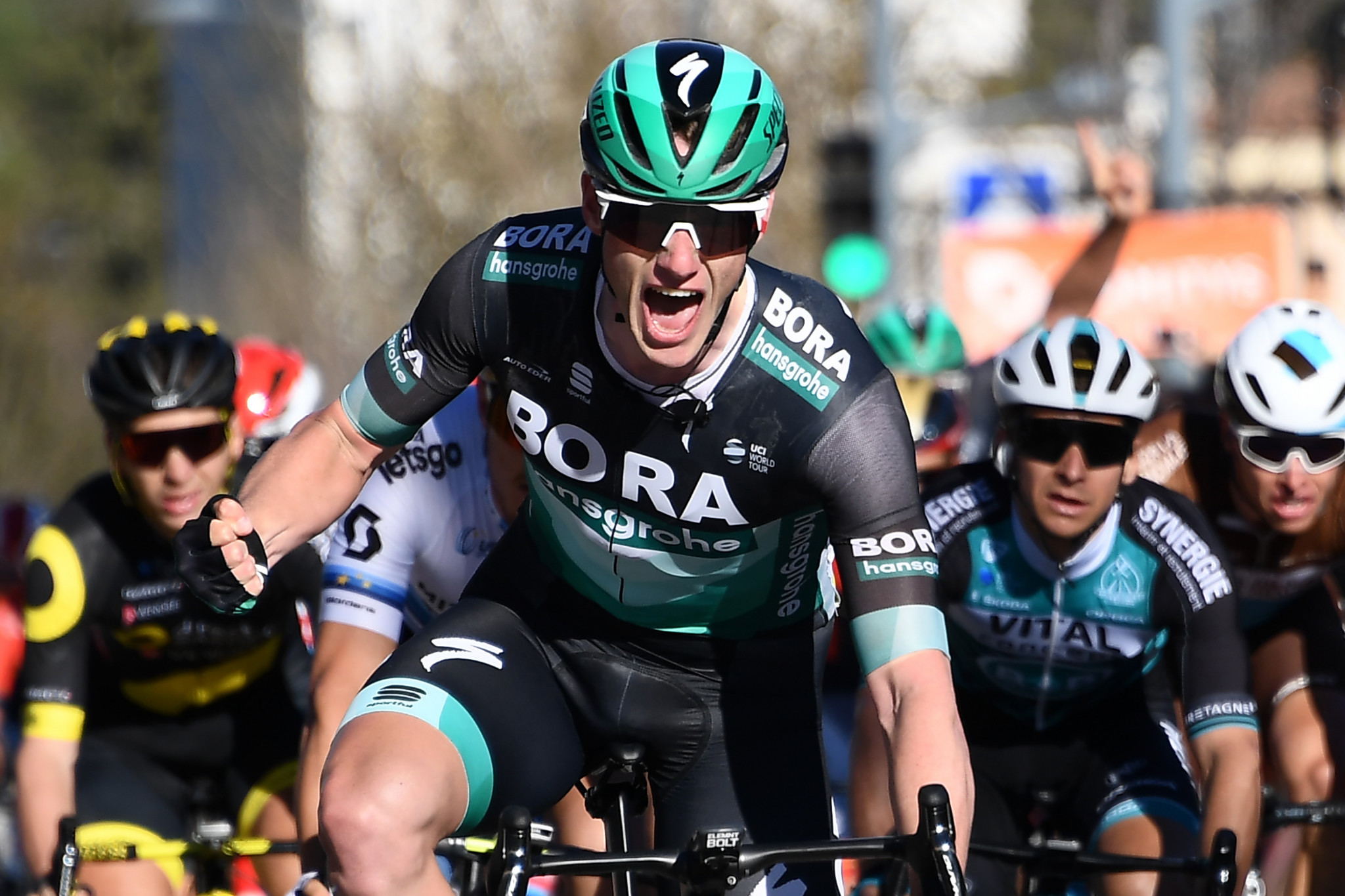 Ireland’s Sam Bennett won stage three of the Critérium du Dauphiné in a bunch gallop in Riom ©Getty Images