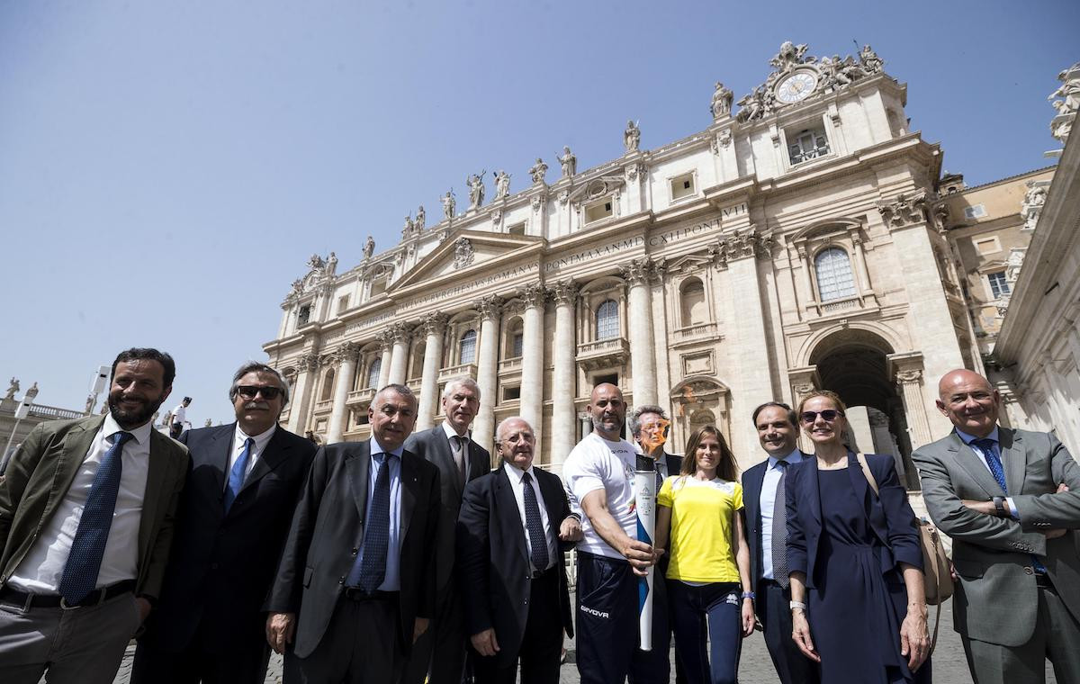 Among those present at the blessing was Athletica Vaticana athlete Camille Chenaux, President of the Campania Region Vincenzo De Luca, FISU President Oleg Matytsin and Naples 2019 Special Commissioner Gianluca Basile ©FISU