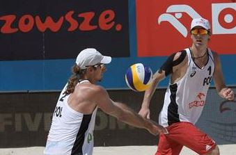 Kantor makes winning return as Poles dominate FIVB World Beach Tour pool stages
