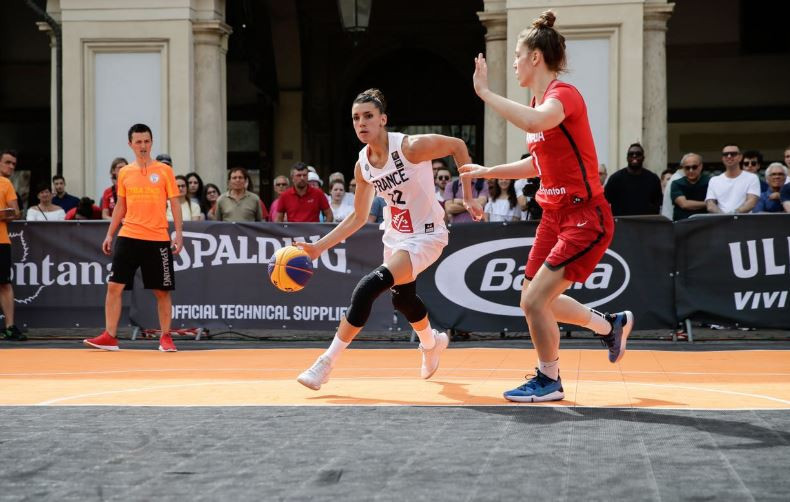 France recorded two victories on the opening day of the International Basketball Federation 3x3 Women's Series in Turin ©Twitter 