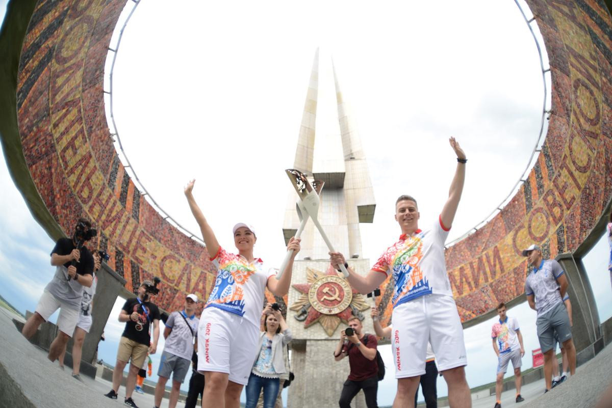 History-maker Grishin carries Minsk 2019 flame as Torch Relay visits Mound of Glory memorial