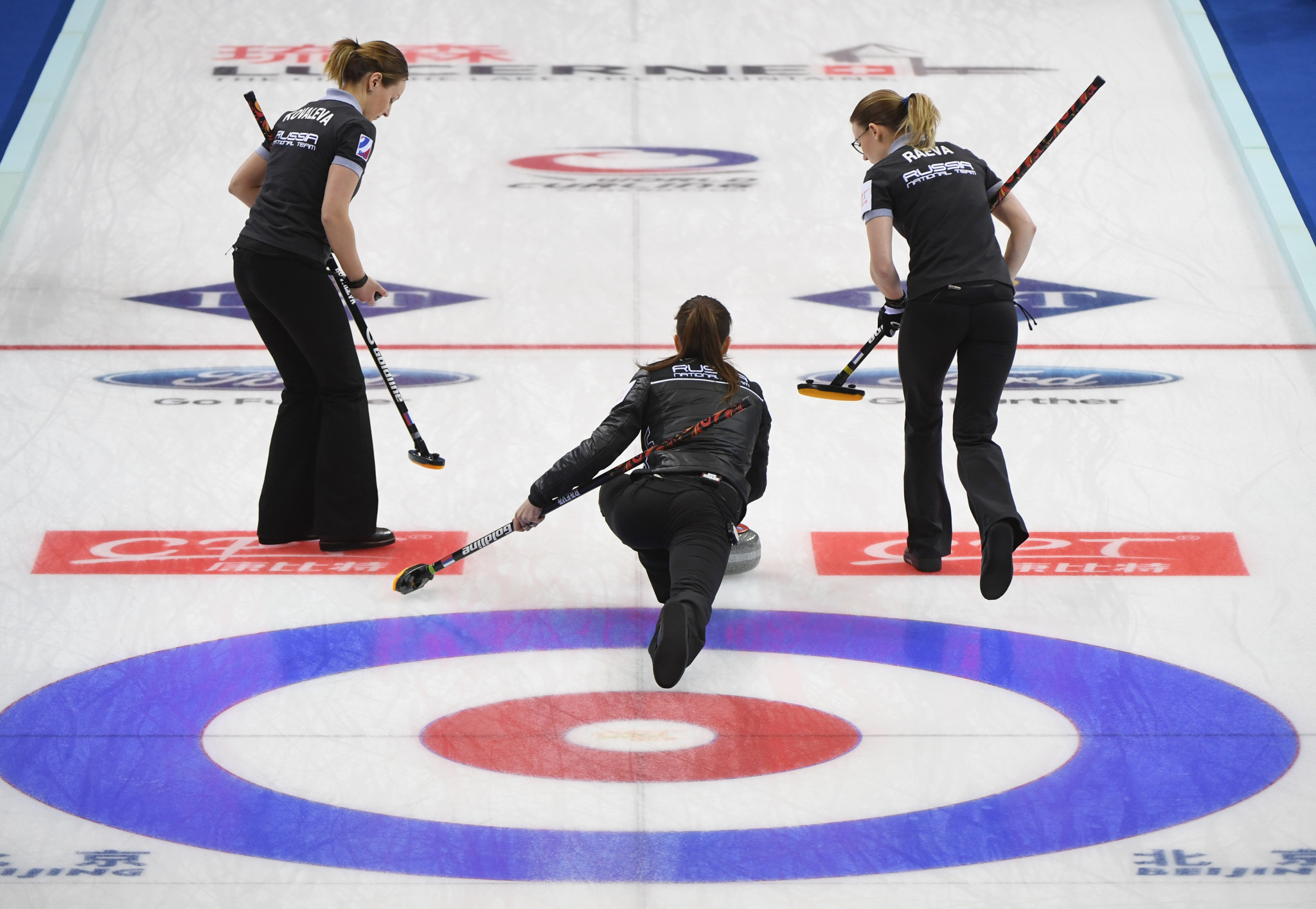 The Russian Curling Federation have suggested they may be able to host events to help keep the Curling World Cup series going after the WCF were forced to announce yesterday they were suspending it ©Getty Images