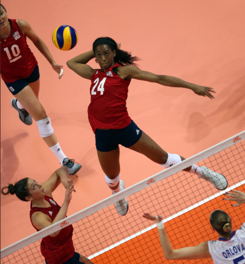 United States qualified for the Women's Nations League final round with a straight sets victory over Russia © FIVB