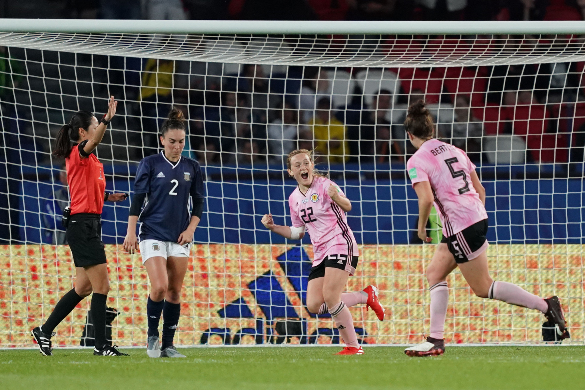 Erin Cuthbert scored Scotland's third with 20 minutes to go ©Getty Images