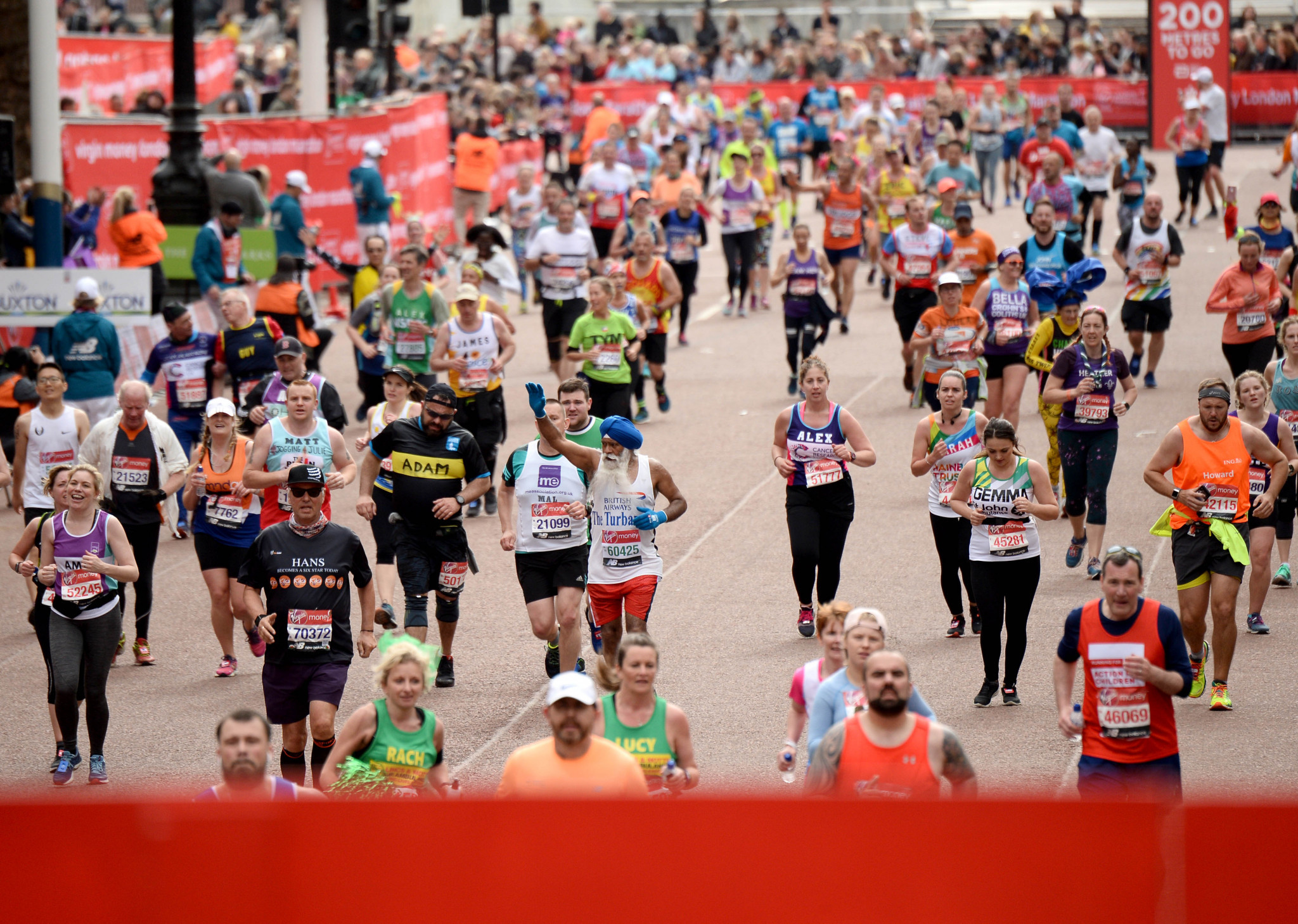 Although there will only be elite racing this year, a world record total of 45,000 entrants will run a virtual London Marathon race for the 40th event ©Getty Images