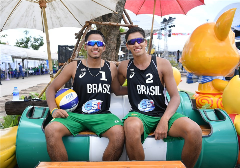 Brazil’s Renato and Rafael Lima de Carvalho relax after reaching the quarter-finals ©FIVB