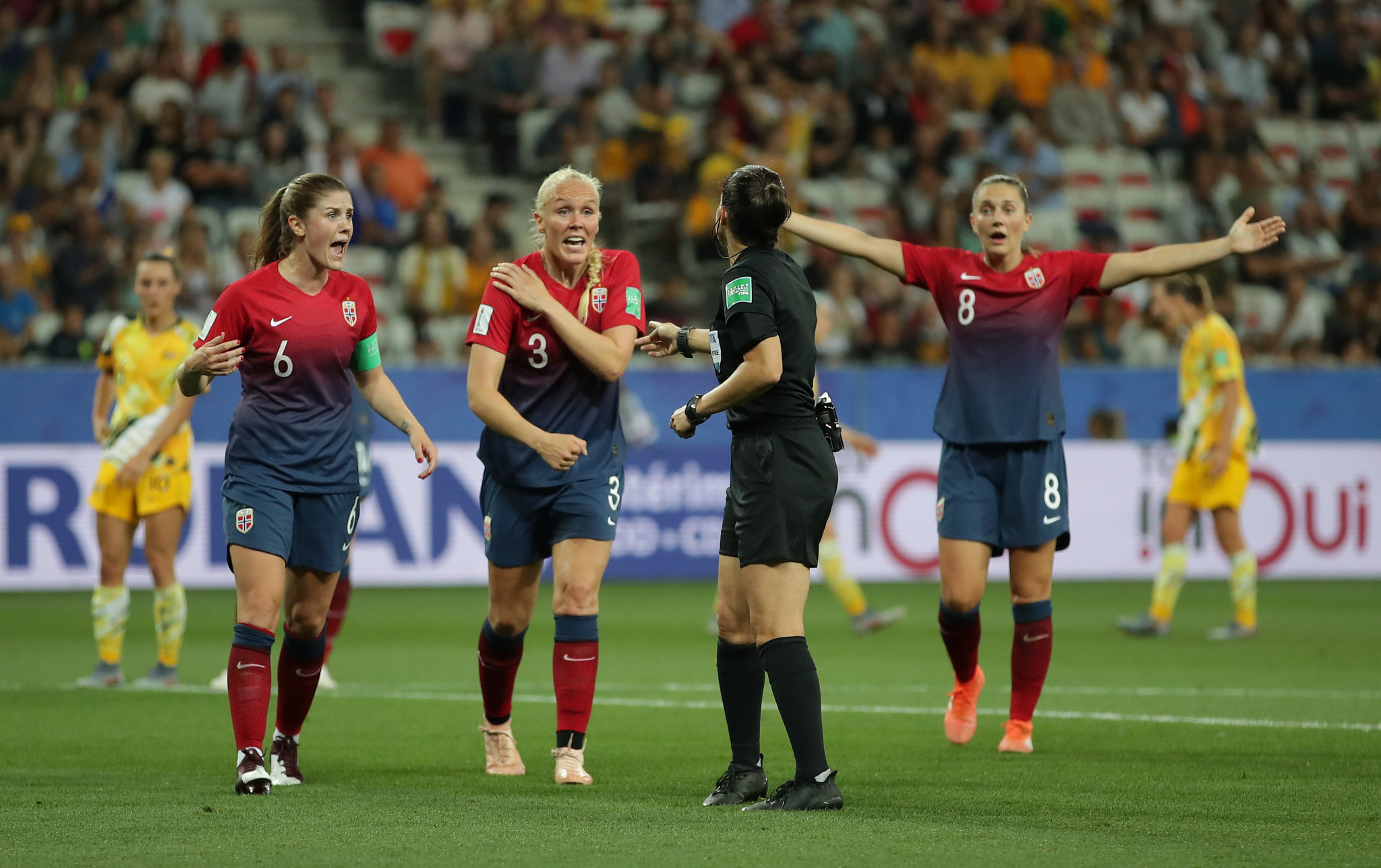 Maria Thorisdóttir complains after the referee gives a penalty against Norway for handball, which was overturned following the intervention of VAR ©Getty Images