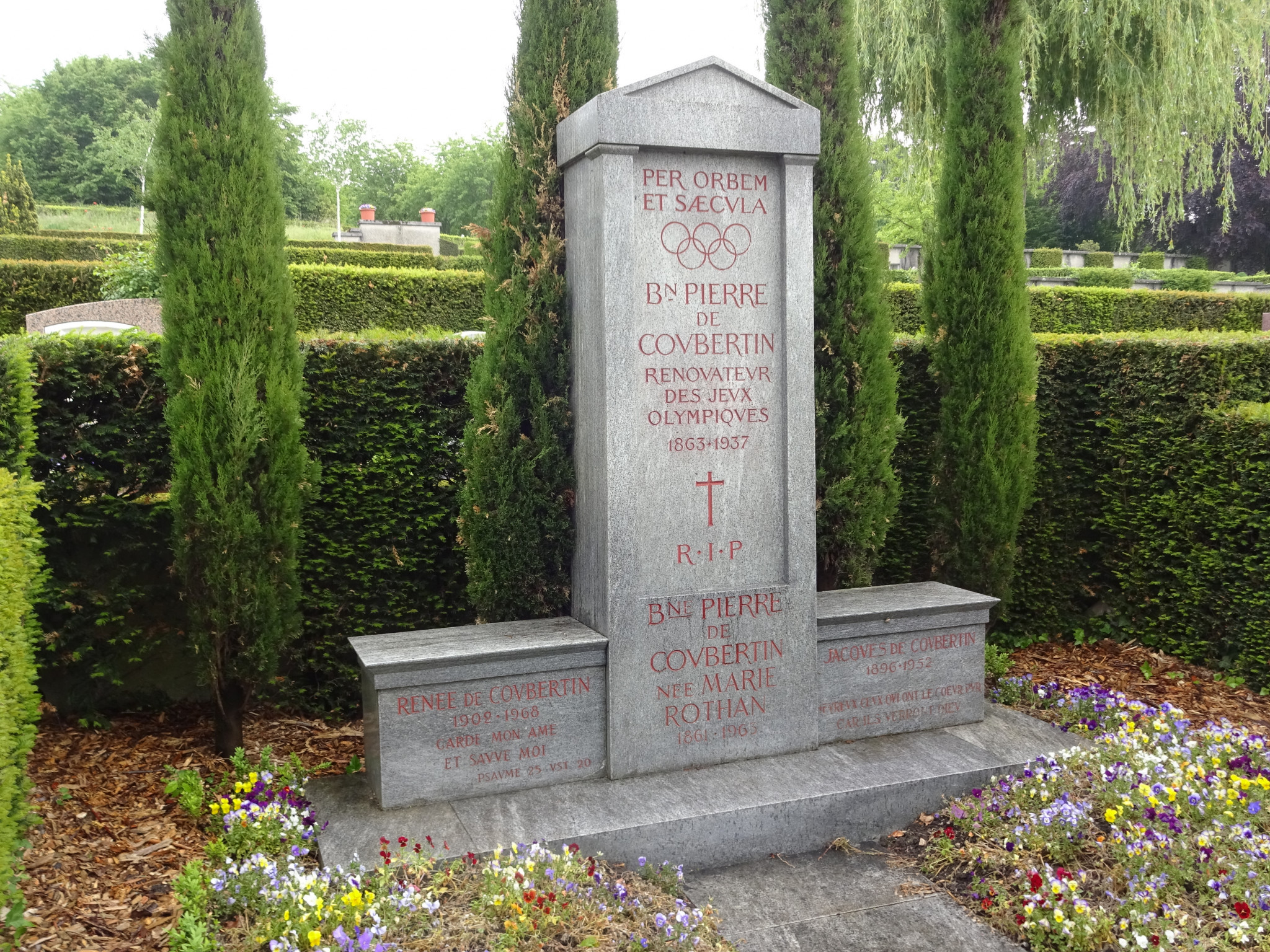Baron Pierre de Coubertin's final resting place is only a short distance from the IOC headquarters ©ITG
