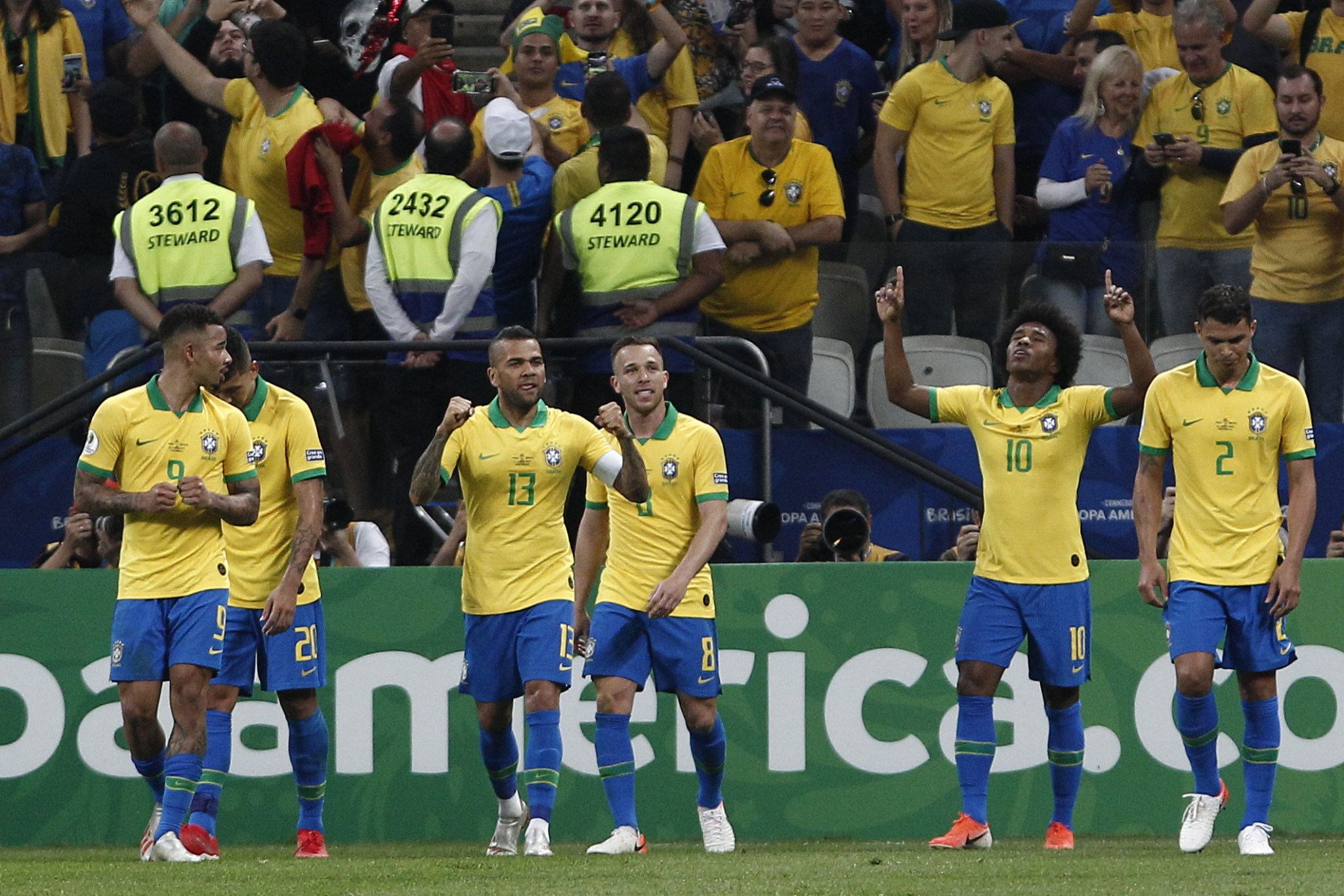Stylish Brazil thrash Peru to reach Copa América last eight