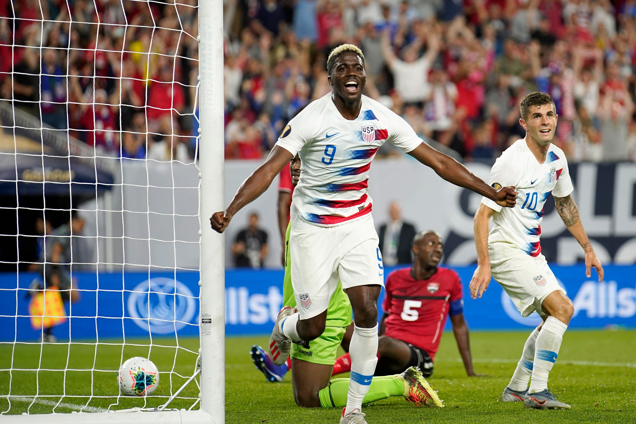United States and Panama reach Gold Cup quarter finals with high scoring victories