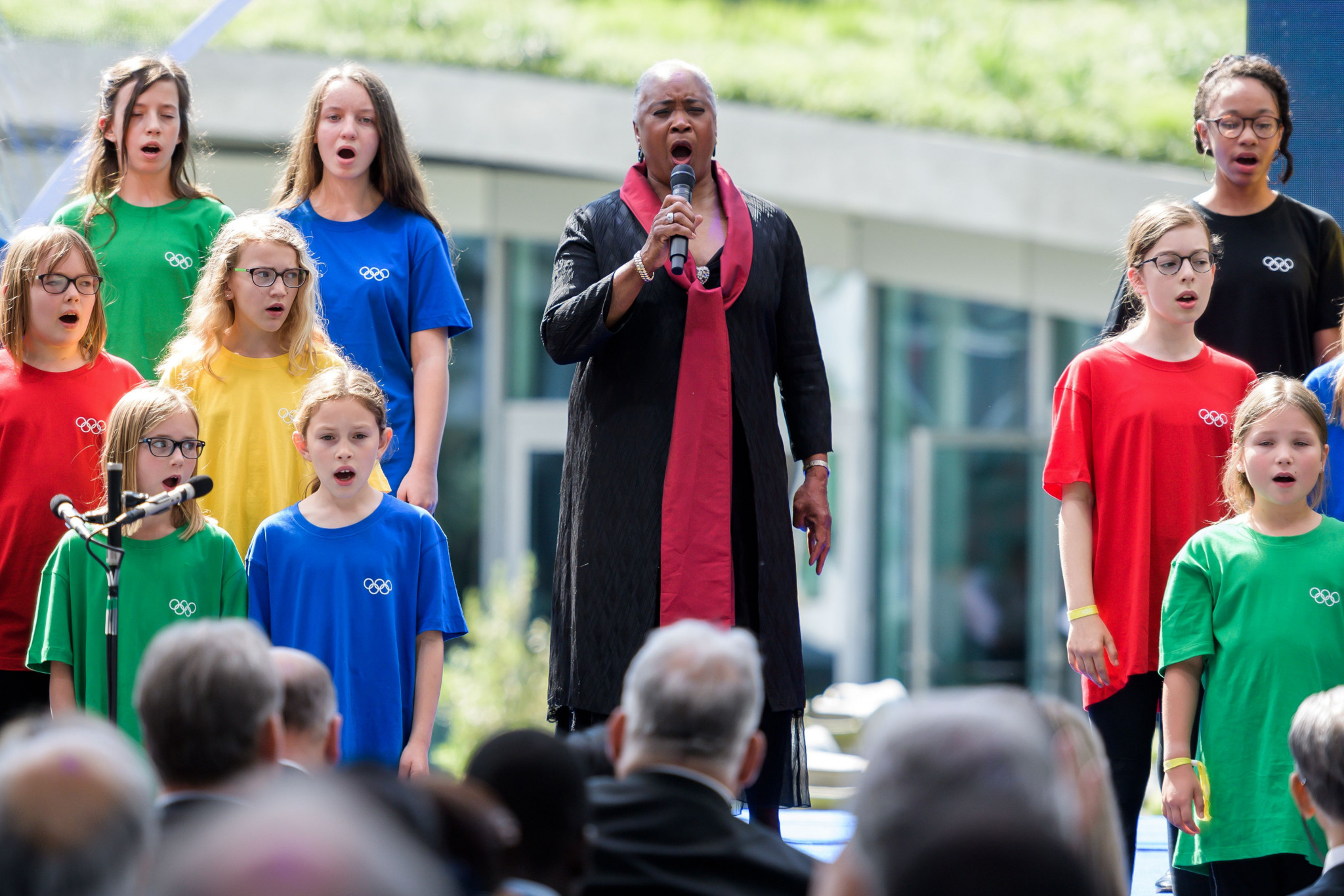 American opera singer Barbara Hendricks sang the John Lennon song Imagine with a group of schoolchildren ©Getty Images