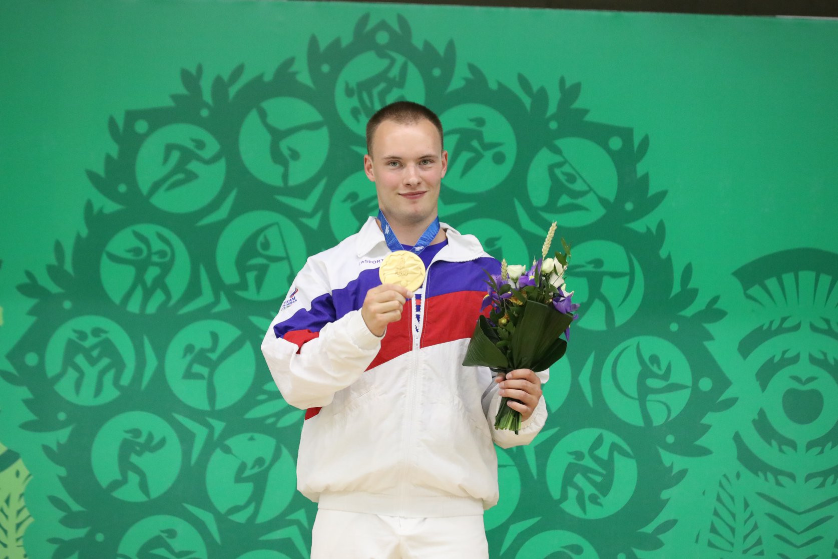 He had triumphed in the men's 10 metre air pistol event ©Minsk 2019