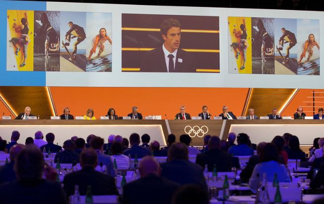 Unanimous approval was given for breakdancing, skateboarding, surfing and sport climbing for the sports' inclusion at the 2024 Olympic Games in Paris ©IOC Media