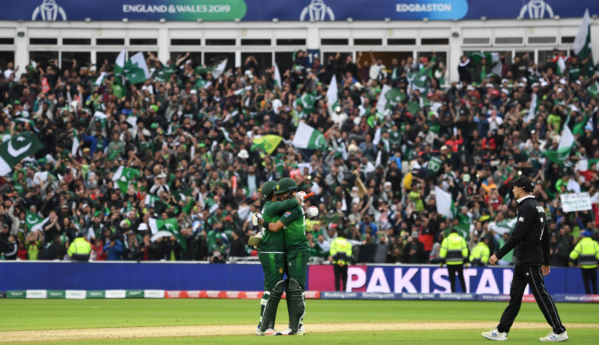 Pakistan kept their hopes of securing a semi-final place alive as they beat New Zealand by six wickets at the ICC Men’s World Cup today ©Getty Images