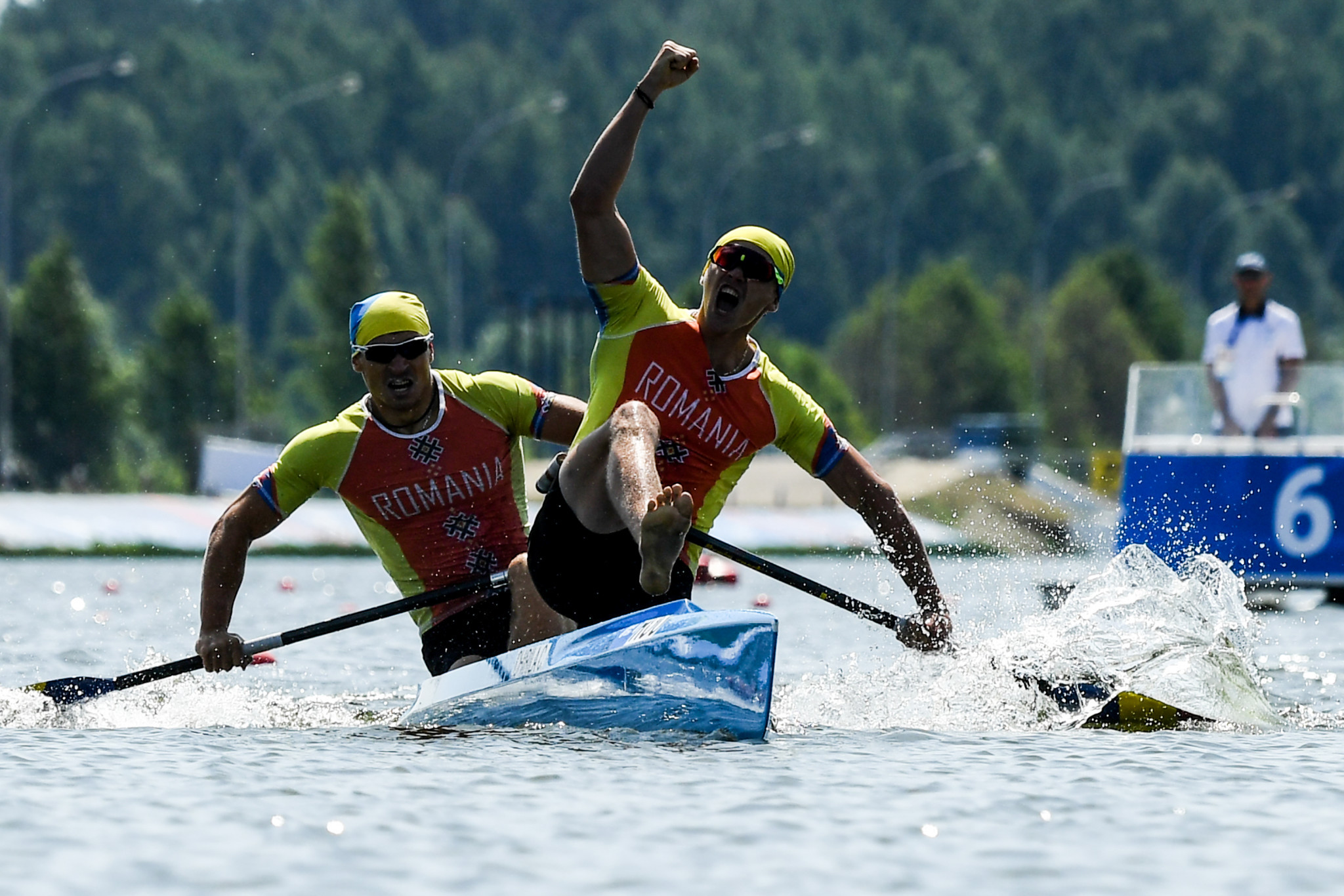 Romania's Catalin Chirila and Victor Mihalachi triumphed in the men's C2 1000m ©Getty Images