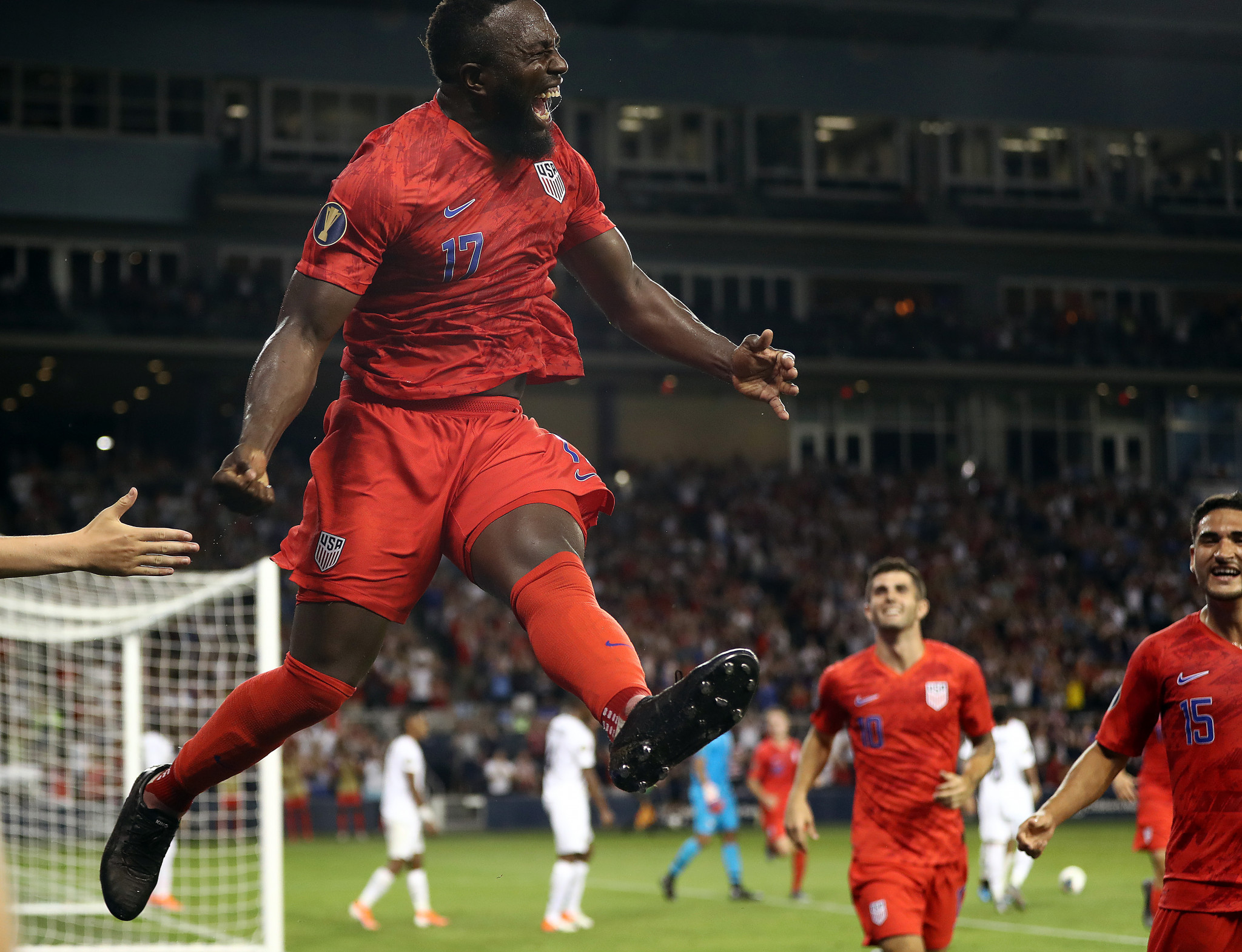 United States beat Panama to top Group D at CONCACAF Gold Cup