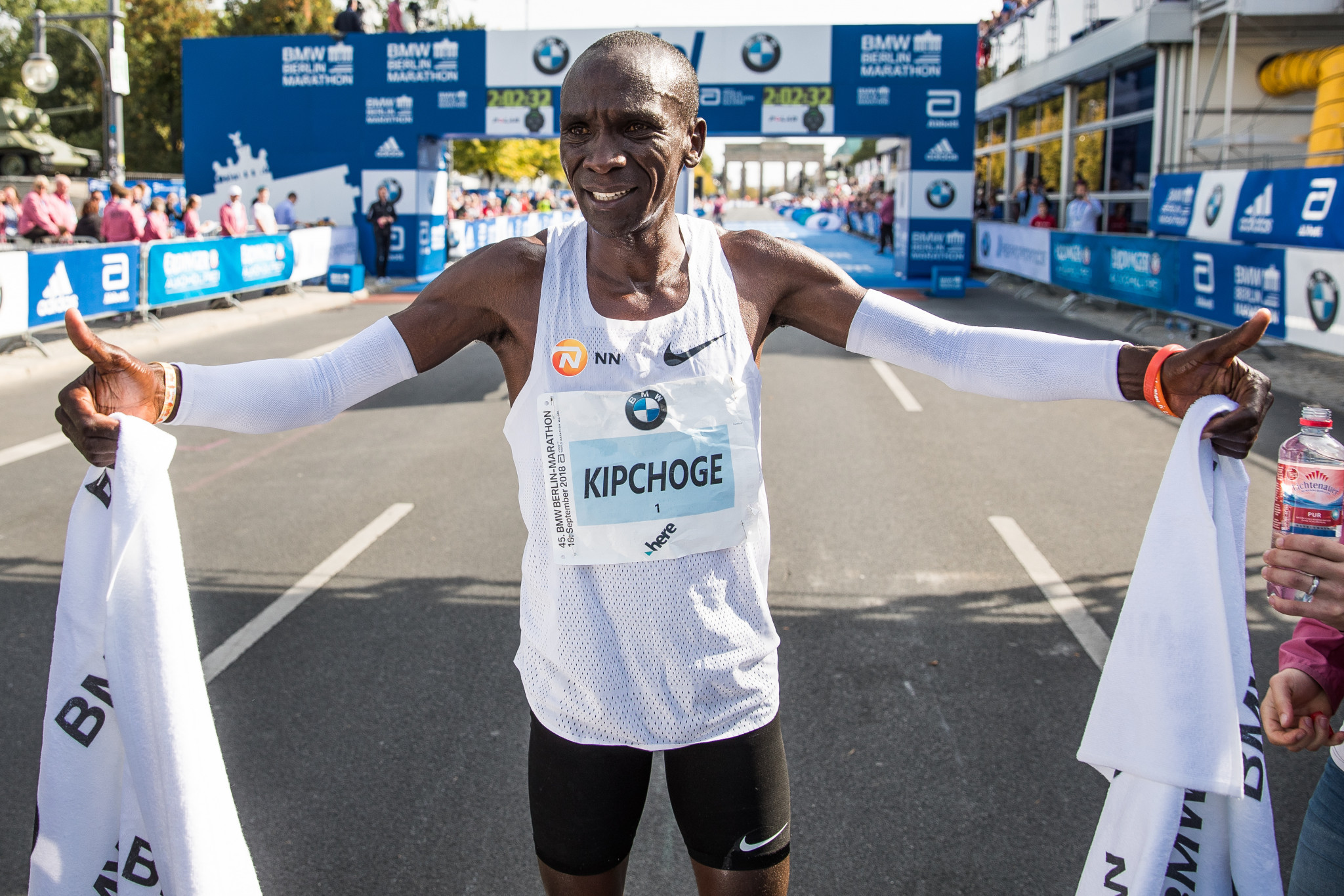 Eliud Kipchoge of Kenya celebrates as he wins the Berlin Marathon 2018 in a world record of 2:01:39 ©Getty Images
