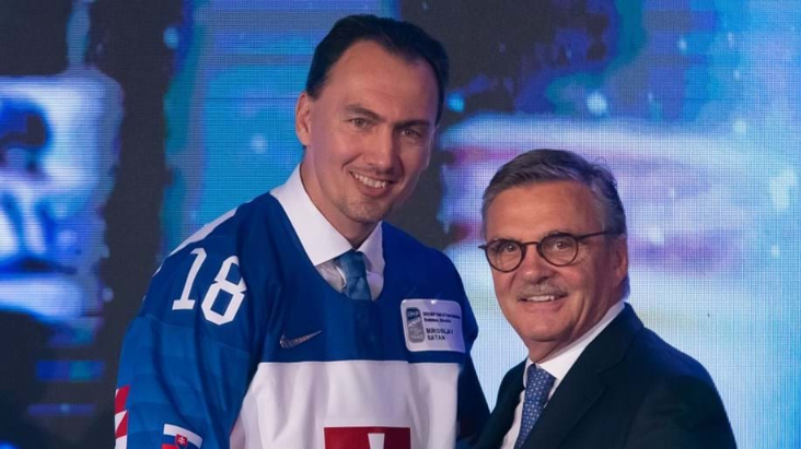 Four-times World Championship medallist Miroslav Šatan, pictured here with IIHF head René Fasel, has been elected President of the Slovak Ice Hockey Federation for the next three years ©Andre Ringuette/HHOF-IIHF Images
