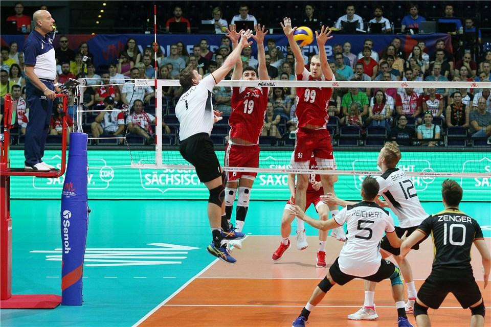 Poland, in red, are through to the FIVB Men’s Nations League final round in Chicago following a 25-19, 21-25, 25-14, 25-23 victory against Germany in Leipzig ©FIVB/Twitter