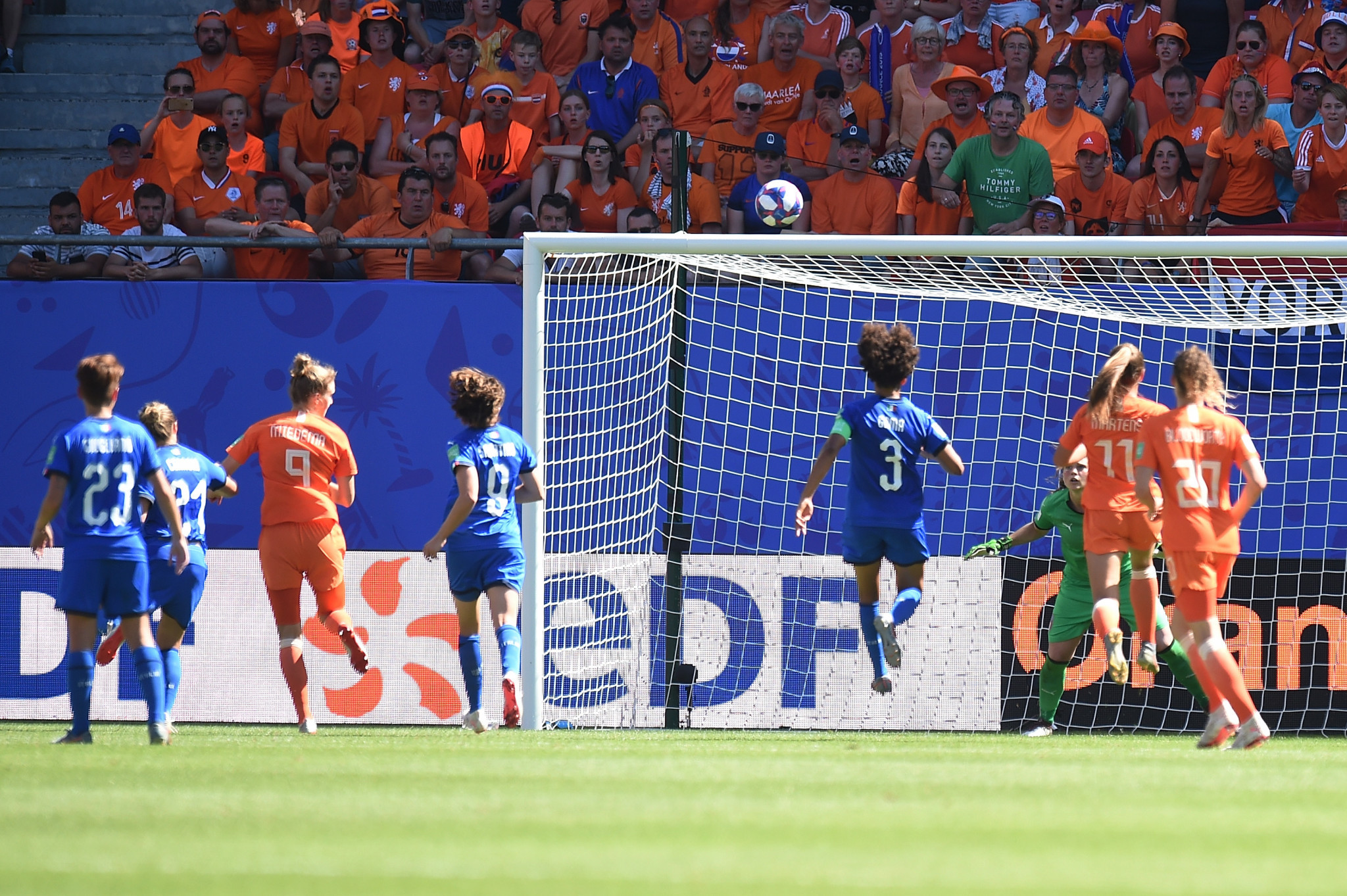 Vivianne Miedema scores the opening goal for The Netherlands in their 2-0 quarter-final victory over Italy to book a place in the semi-final and at next year's Olympic Games in Tokyo ©Getty Images