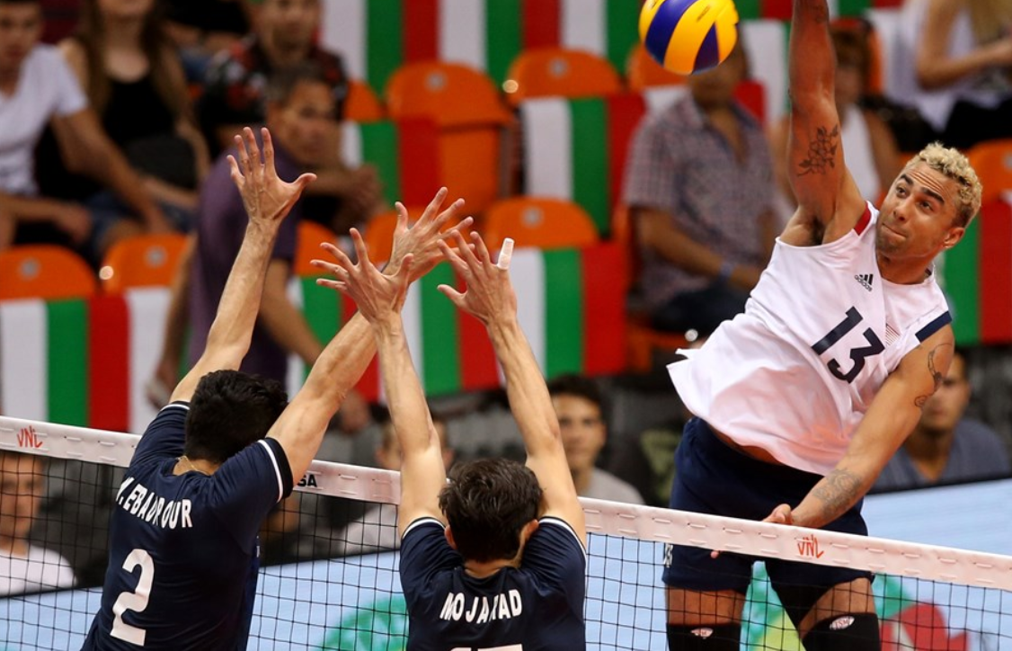 Ben Patch sends down a thunderbolt during the United States' win over Iran ©FIVB