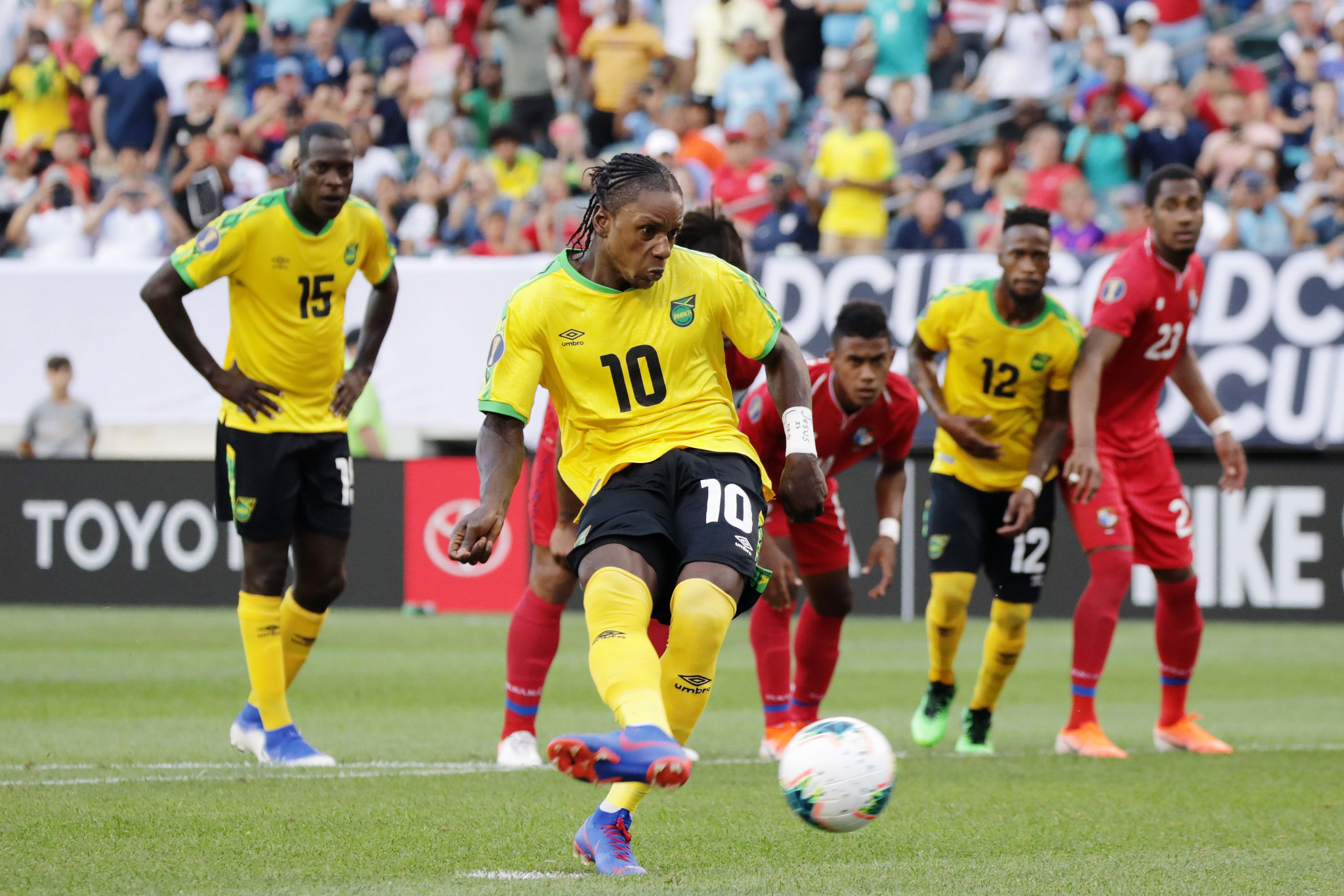 Darren Mattocks scores from the penalty-spot to  give Jamaica a 1-0 lead against Panama ©Getty Images